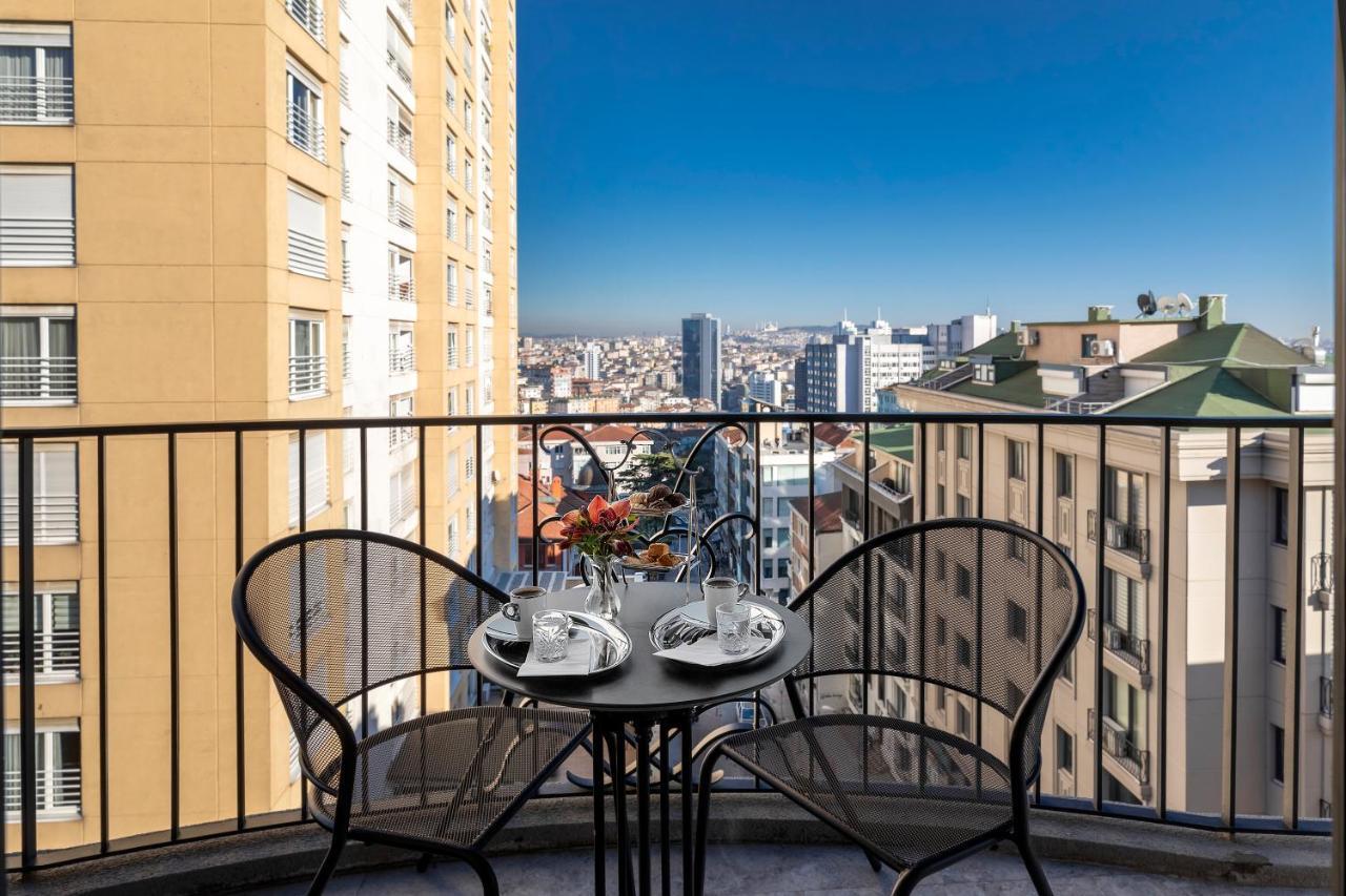 Wish More Hotel Sisli Estambul Exterior foto A balcony