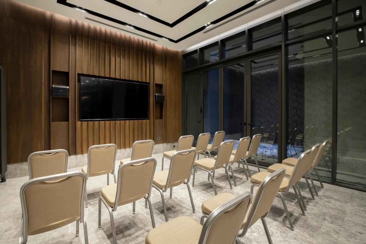 Wish More Hotel Sisli Estambul Exterior foto The meeting room