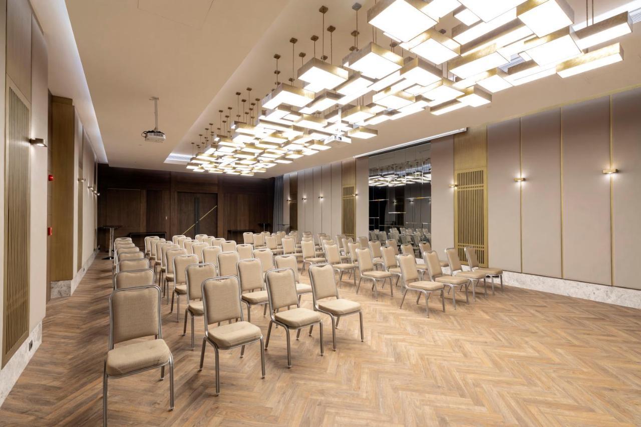 Wish More Hotel Sisli Estambul Exterior foto The interior of the conference hall